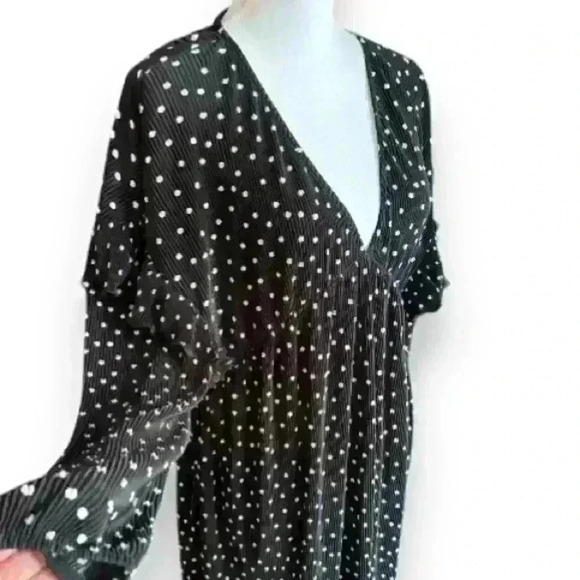 ASOS DESIGN Plisse V-Neck Midi Dress in Mono Dot Print Size XL NWT - Picture 2 of 5